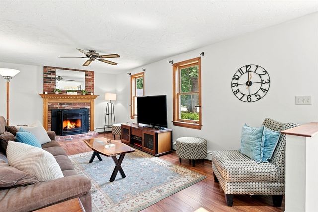 25 Mockingbird Ln, Maynard, MA 01754