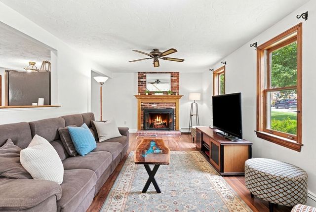 25 Mockingbird Ln, Maynard, MA 01754
