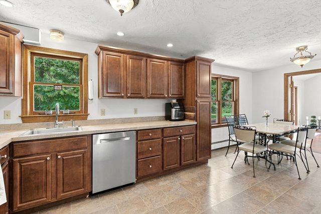 25 Mockingbird Ln, Maynard, MA 01754