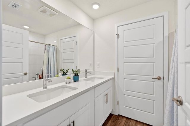 553 JOHN L MICA WAY, Longwood, FL 32750