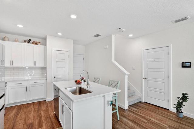 553 JOHN L MICA WAY, Longwood, FL 32750