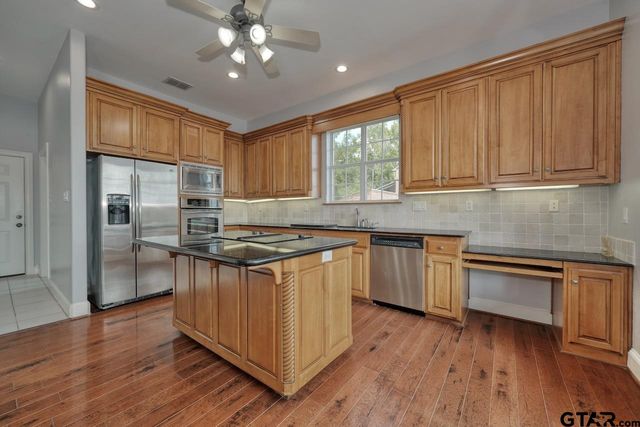 1333 Hideaway Lane W, Hideaway, TX 75771