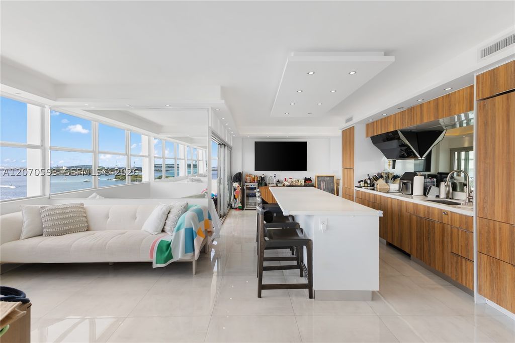 3 Island Ave 14D, Miami Beach, FL 33139