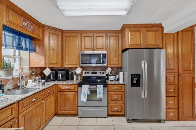 3126 TOOLE ROAD, Lithia, FL 33547