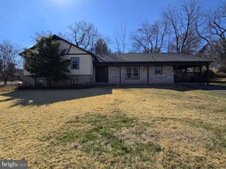 1600 CHAIN BRIDGE RD, Mclean, VA 22101