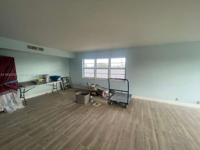 2500 NE 48th Lane 301, Fort Lauderdale, FL 33308