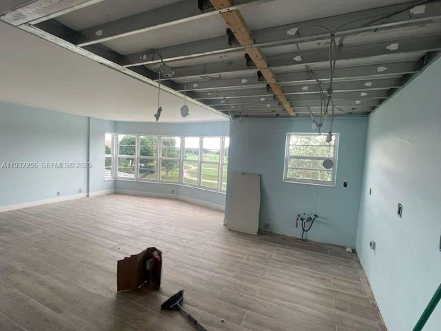 2500 NE 48th Lane 301, Fort Lauderdale, FL 33308