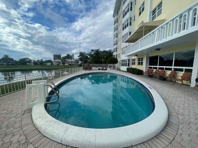 2500 NE 48th Lane 301, Fort Lauderdale, FL 33308