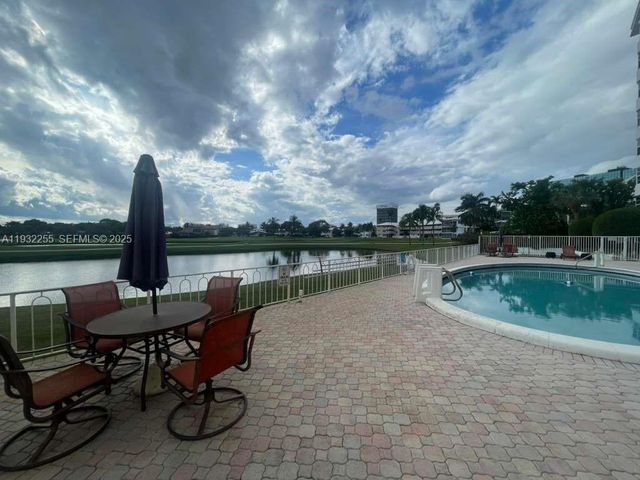 2500 NE 48th Lane 301, Fort Lauderdale, FL 33308