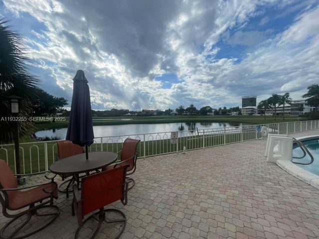 2500 NE 48th Lane 301, Fort Lauderdale, FL 33308