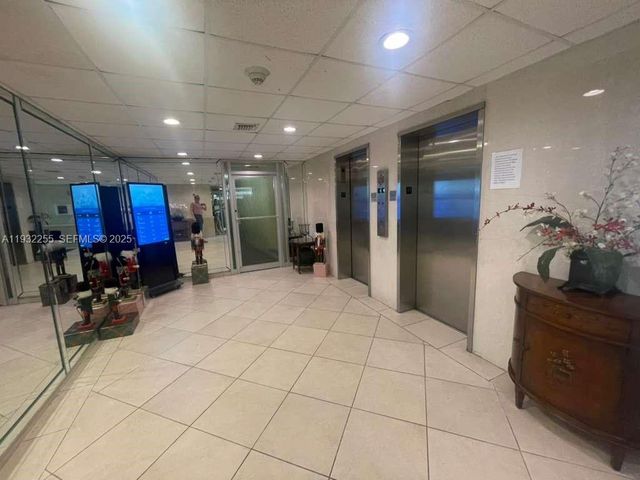 2500 NE 48th Lane 301, Fort Lauderdale, FL 33308
