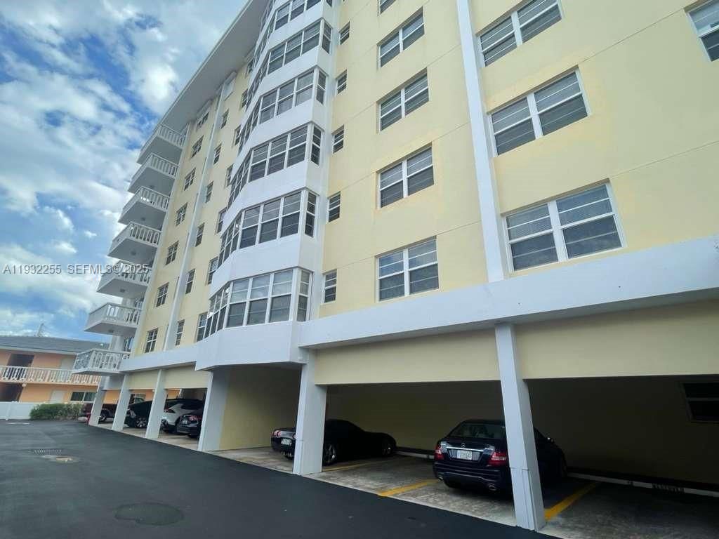 2500 NE 48th Lane 301, Fort Lauderdale, FL 33308