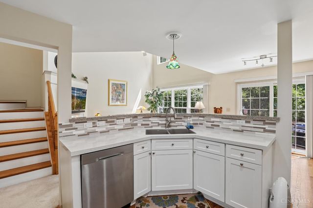 4221 St Andrews Place, Blue Ash, OH 45236