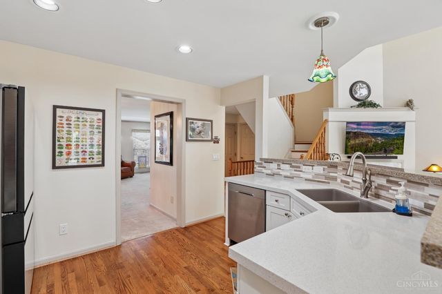 4221 St Andrews Place, Blue Ash, OH 45236