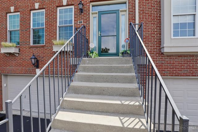 4221 St Andrews Place, Blue Ash, OH 45236