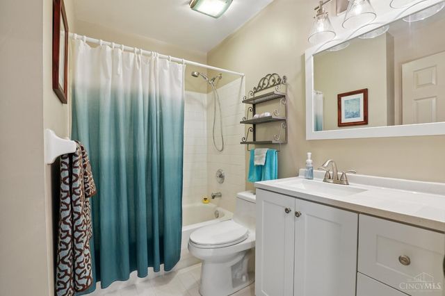 4221 St Andrews Place, Blue Ash, OH 45236
