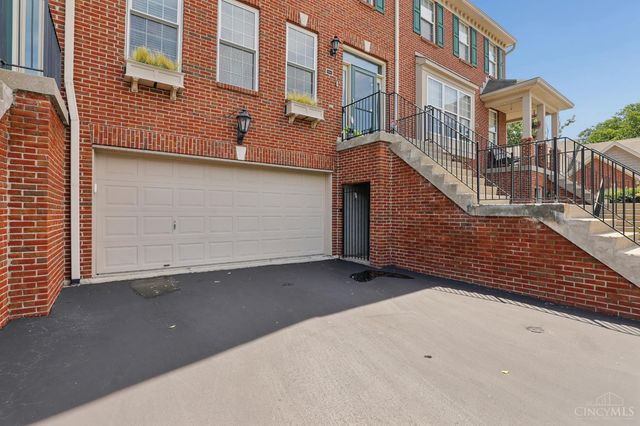 4221 St Andrews Place, Blue Ash, OH 45236