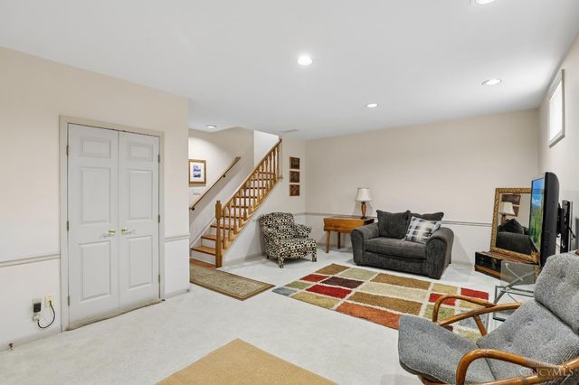 4221 St Andrews Place, Blue Ash, OH 45236