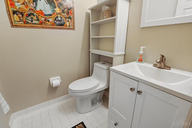 4221 St Andrews Place, Blue Ash, OH 45236