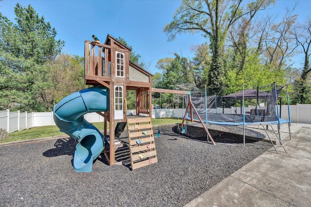 3131 Garst Cabin DR, Roanoke, VA 24018