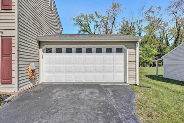 3131 Garst Cabin DR, Roanoke, VA 24018