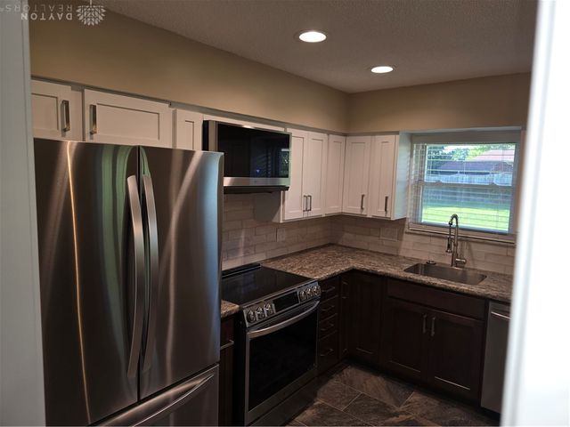 1617 Belvo Road, Miamisburg, OH 45342