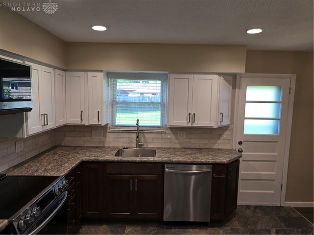 1617 Belvo Road, Miamisburg, OH 45342