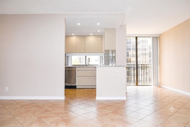 17021 N Bay Road 529, Sunny Isles Beach, FL 33160