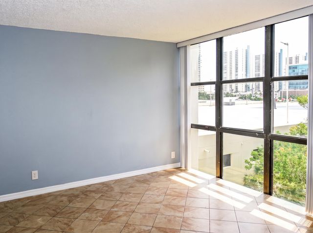 17021 N Bay Road 529, Sunny Isles Beach, FL 33160
