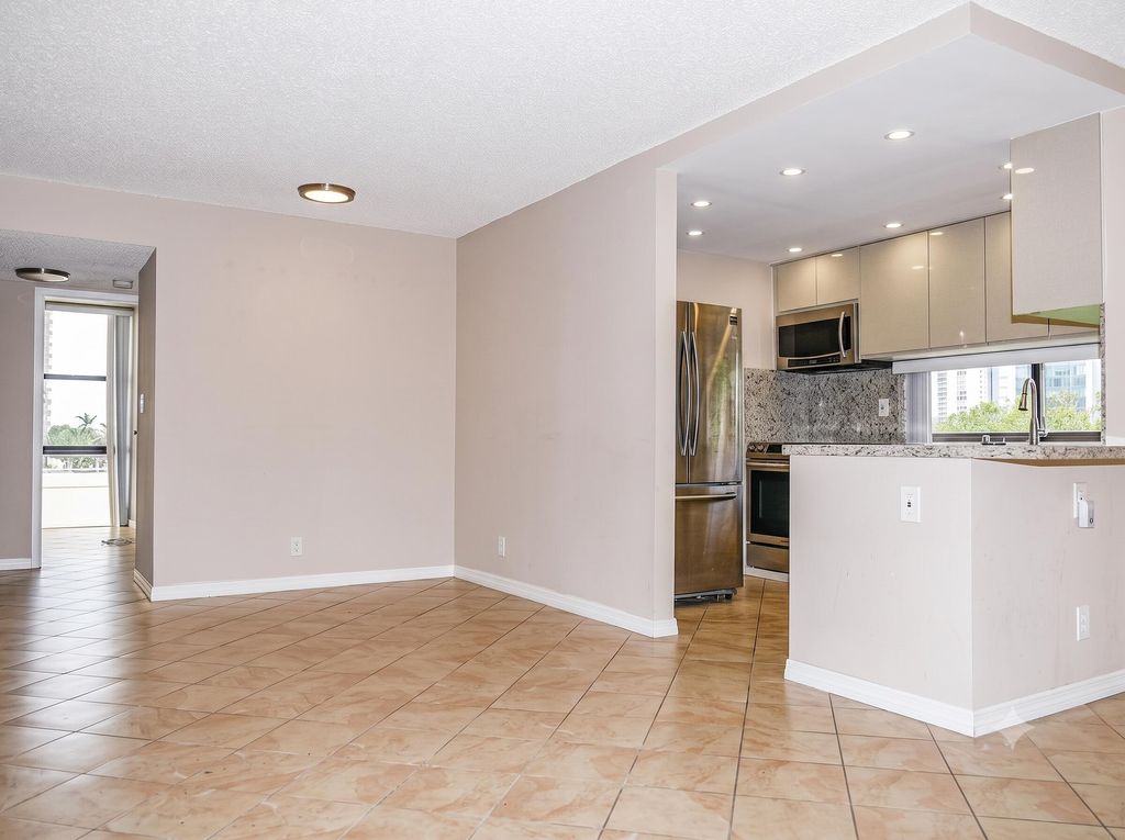 17021 N Bay Road 529, Sunny Isles Beach, FL 33160