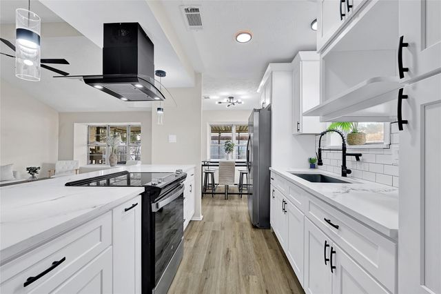9611 Camrose Court, Houston, TX 77086