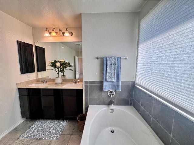 16501 Brogan LN, Pflugerville, TX 78660