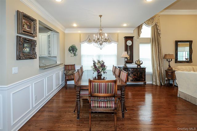 106 Victoria Place, Melville, NY 11747