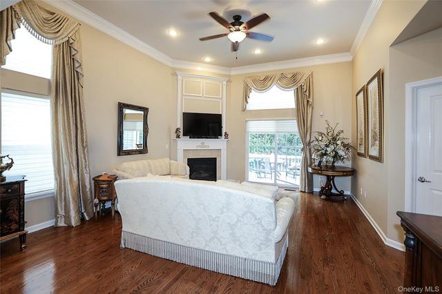 106 Victoria Place, Melville, NY 11747