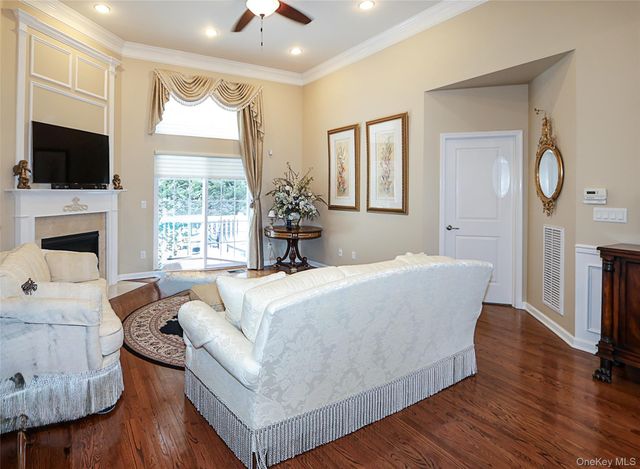 106 Victoria Place, Melville, NY 11747