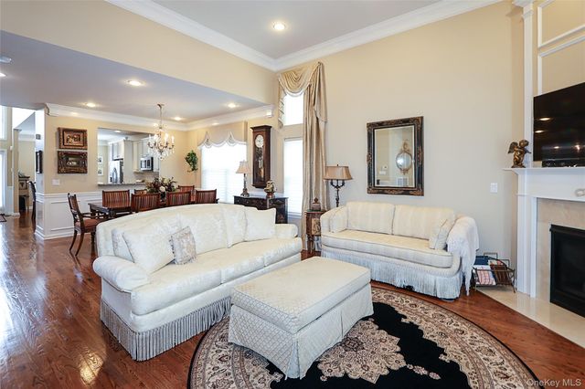 106 Victoria Place, Melville, NY 11747