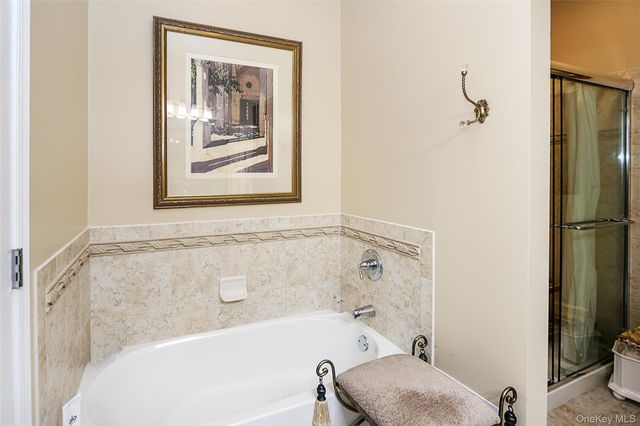 106 Victoria Place, Melville, NY 11747