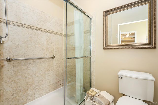 106 Victoria Place, Melville, NY 11747