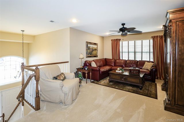 106 Victoria Place, Melville, NY 11747