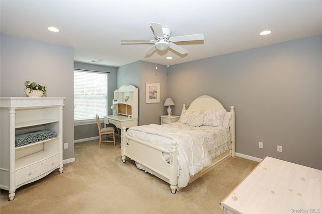 106 Victoria Place, Melville, NY 11747