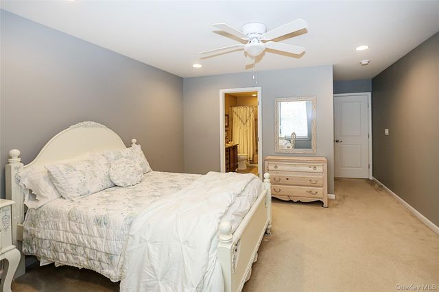 106 Victoria Place, Melville, NY 11747