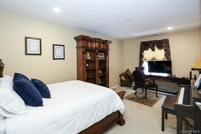 106 Victoria Place, Melville, NY 11747