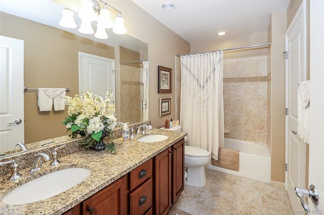 106 Victoria Place, Melville, NY 11747