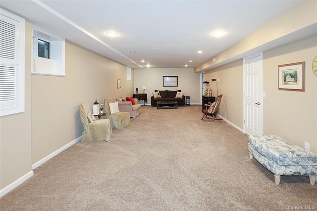 106 Victoria Place, Melville, NY 11747