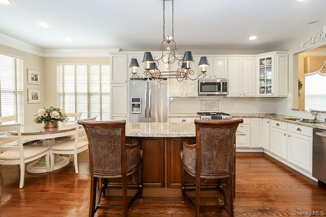 106 Victoria Place, Melville, NY 11747