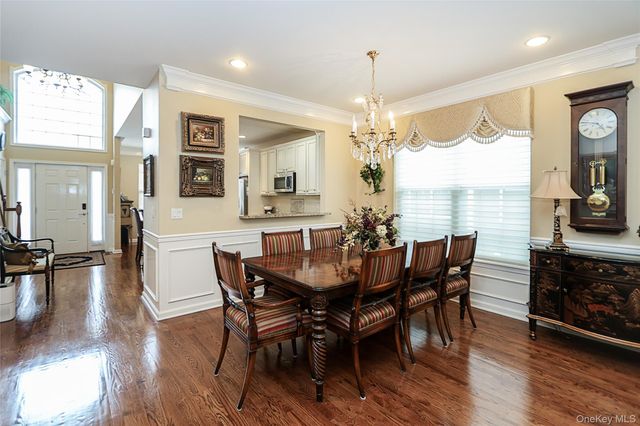 106 Victoria Place, Melville, NY 11747