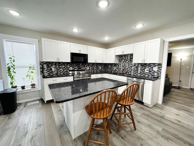 514 E Hampden Avenue, Fergus Falls, MN 56537