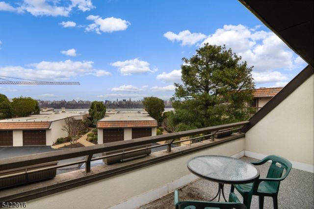 300 Gorge Rd 36, Cliffside Park Boro, NJ 07010