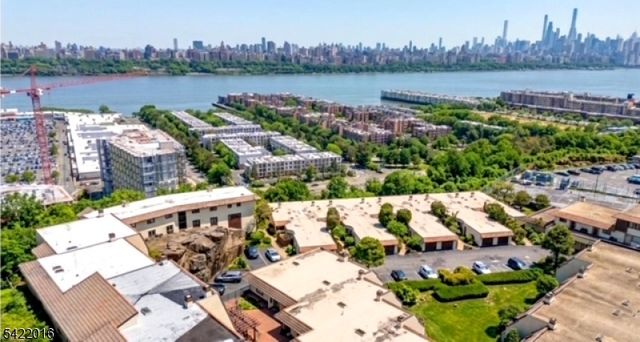 300 Gorge Rd 36, Cliffside Park Boro, NJ 07010
