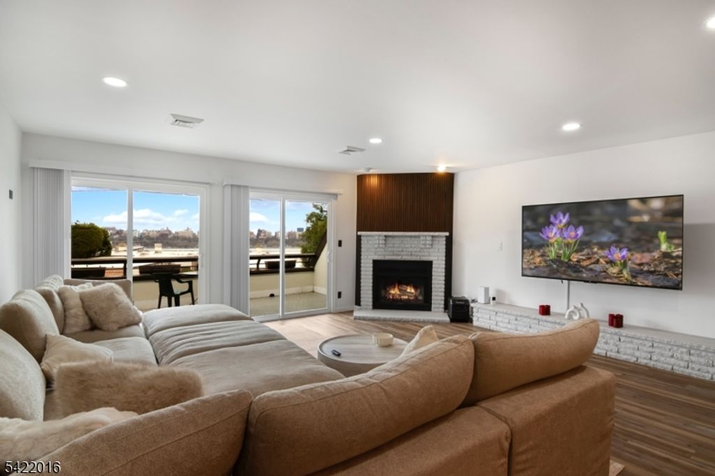 300 Gorge Rd 36, Cliffside Park Boro, NJ 07010